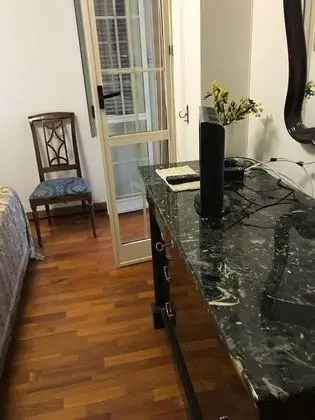 Tek Büyük Yataklı Oda, Özel Banyo (External Shared Kitchen)