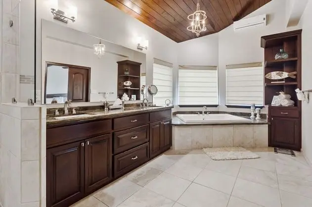 Manatee Luxury Villa, 4 Bedrooms, Private Pool, Ocean View