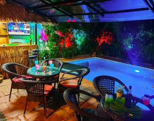 Deluxe Villa, 4 Yatak Odası, Kişiye Özel Havuzlu, Bahçe Manzaralı
