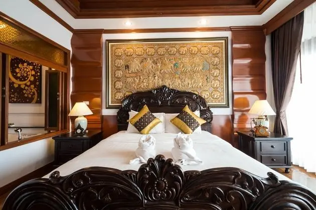 Luxury King Bed with Spa Bath and Private Balcony