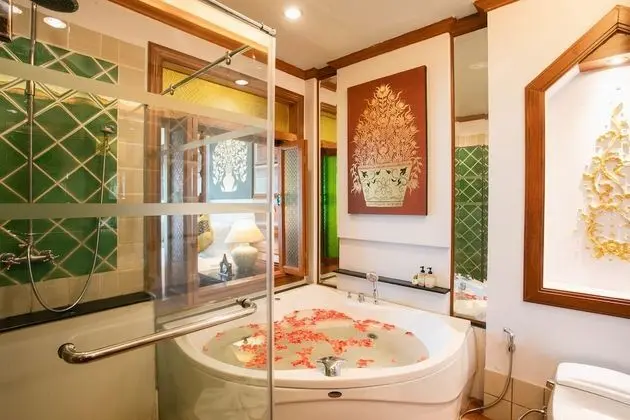 Luxury King Bed with Spa Bath and Private Balcony