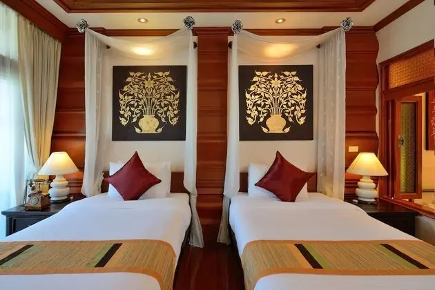 Luxury Twin Bed with Spa Bath & Private Balcony