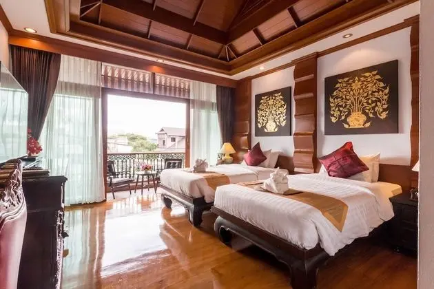 Luxury Twin Bed with Spa Bath & Private Balcony