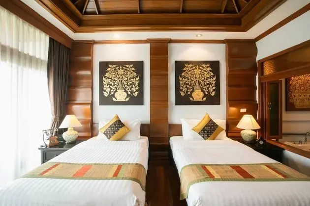 Luxury Twin Bed with Spa Bath & Private Balcony