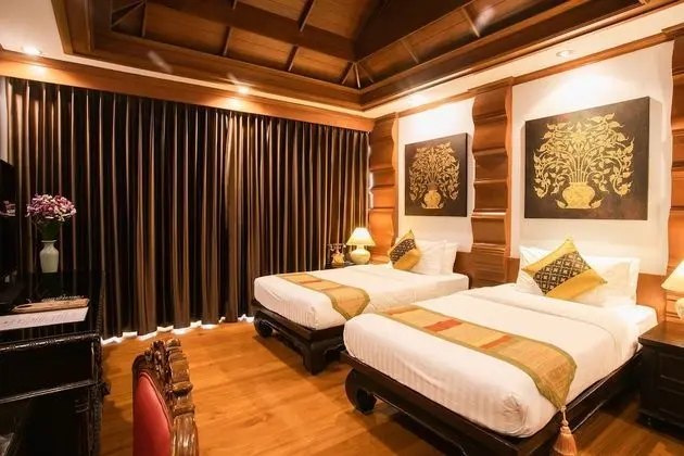 Luxury Twin Bed with Spa Bath & Private Balcony