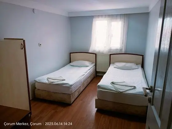Standart Oda, Sokak Manzaralı