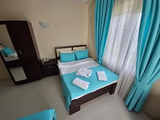 Üç Kişilik Oda, Bahçe Manzaralı