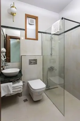 Deluxe Üç Kişilik Oda