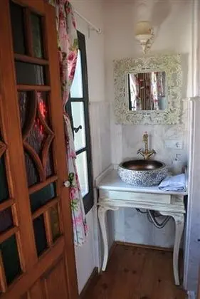 Mavi Oda - Köy Manzaralı
