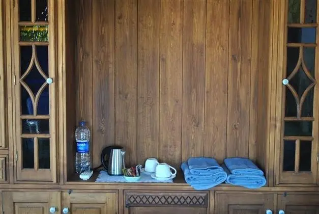 Mavi Oda - Köy Manzaralı