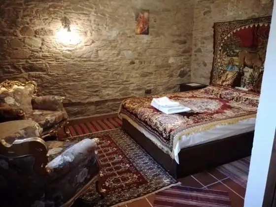 Kırmızı Oda, Avlu Manzaralı, Zemin Kat