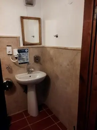 Mor Oda, Sokak Manzaralı, Şömineli