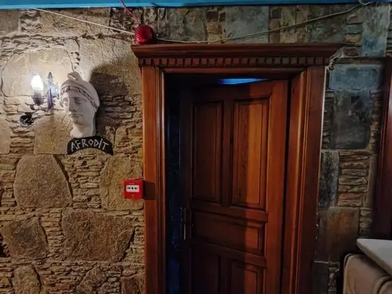 Afrodit Odası, Köy Manzaralı, Şömineli