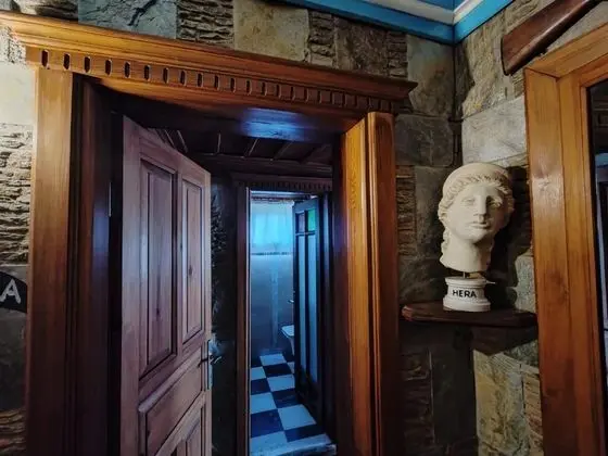 Hera, Dağ Manzaralı, Şömineli