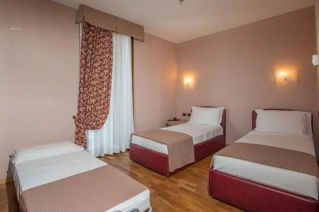 Üç Kişilik Oda