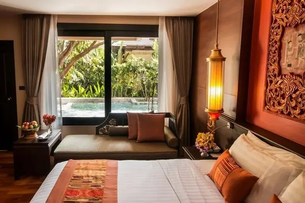Deluxe Lanna Plunge Pool Access