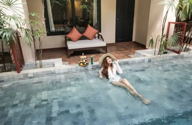 Deluxe Lanna Plunge Pool Access