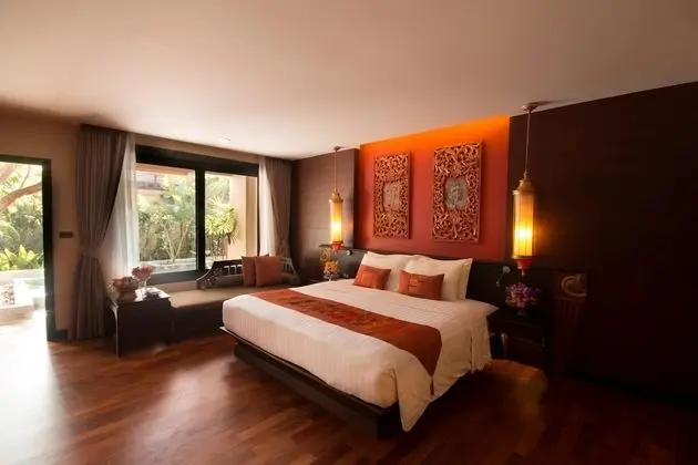 Deluxe Lanna Plunge Pool Access