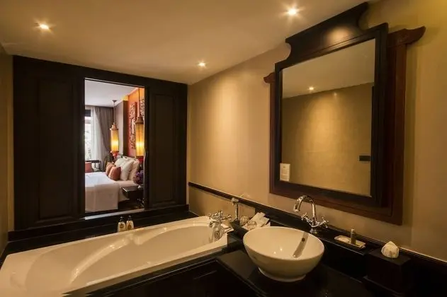 Deluxe Lanna Plunge Pool Access