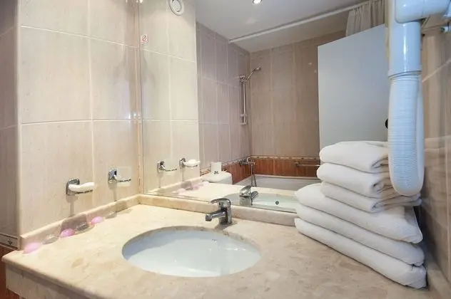 Tek Büyük veya İki Ayrı Yataklı Oda, Balkon, Deniz Manzaralı