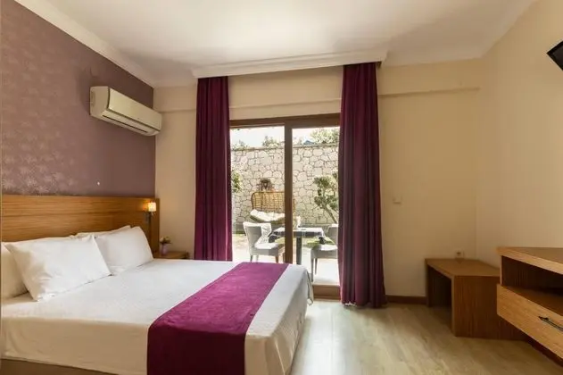 Çift Kişilik Oda - Balkonlu,havuz Manzaralı,balkonlu