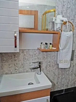 Bathroom sink