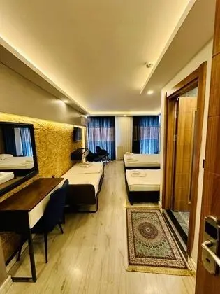 Aile Odası, Sokak Manzaralı
