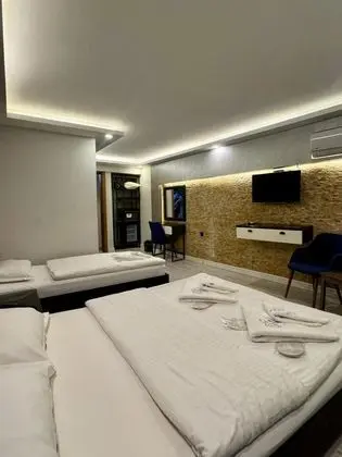Triple, Şehir Manzaralı
