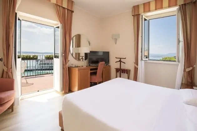 Tek Büyük Yataklı Oda, Balkon, Göl Manzaralı