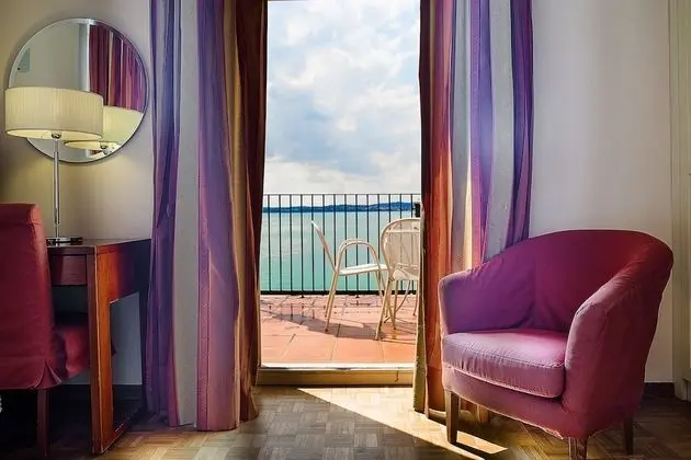 Tek Büyük Yataklı Oda, Balkon, Göl Manzaralı