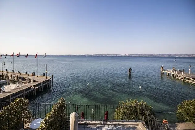 Tek Büyük Yataklı Oda, Balkon, Göl Manzaralı