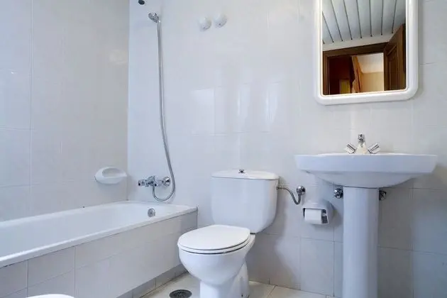 Tek Büyük veya İki Ayrı Yataklı Oda, Deniz Manzaralı