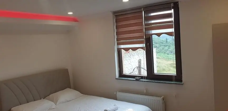 Aile Odası - Balkonlu 2 yatakli cocuklu aile için uygun