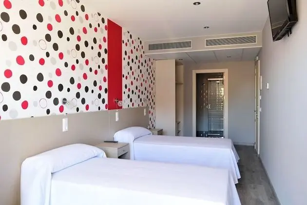 Büyük Yataklı Tek Kişilik Oda, 2 Tek Kişilik Yatak