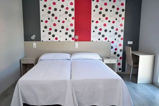 Büyük Yataklı Tek Kişilik Oda, 2 Tek Kişilik Yatak