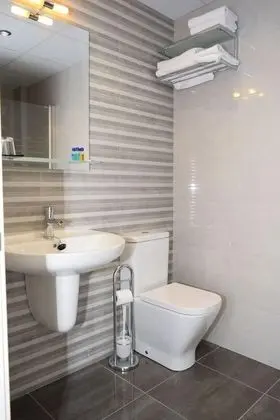 Büyük Yataklı Tek Kişilik Oda, 2 Tek Kişilik Yatak