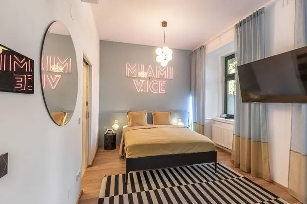 Design Tek Büyük Yataklı Oda (MIAbeach)