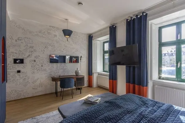 Design Tek Büyük Yataklı Oda (VIEcoffee)