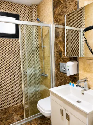https://images.odamax.com/img/1920x1080/odamax/image/upload/Sist34_Suit_Otel_202608121444320_banyo.png