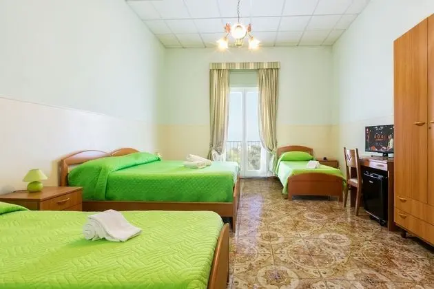 Dört Kişilik Oda, Deniz Manzaralı