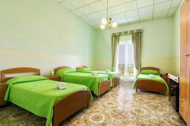 Dört Kişilik Oda, Deniz Manzaralı