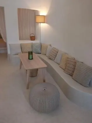 Ev