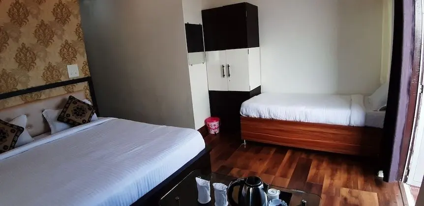 Family Tek Büyük veya İki Ayrı Yataklı Oda, Birden Çok Yatak, Balkon
