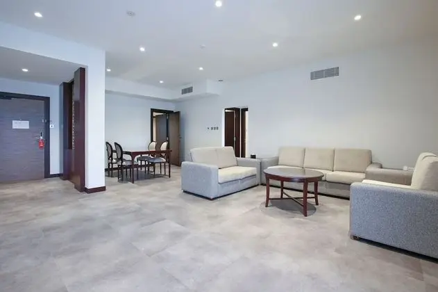 One Bedroom Emperor