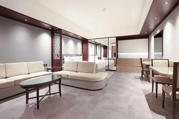 Studio Suite King