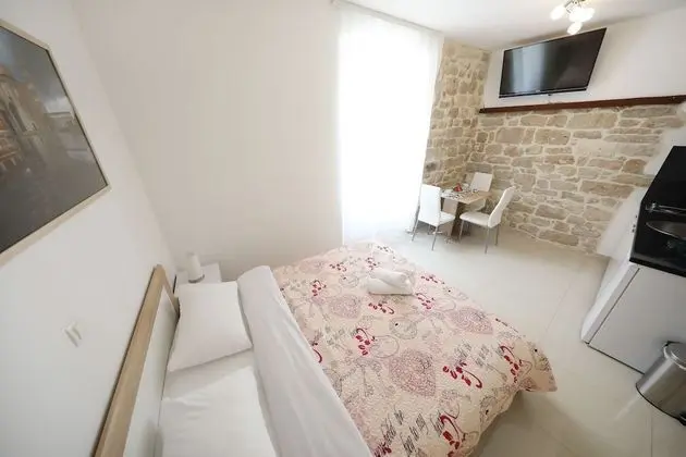 Studio Apartment Nina, City View
