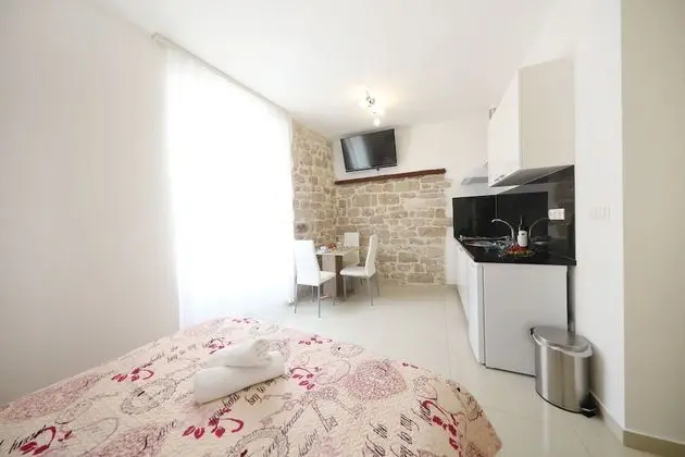 Studio Apartment Nina, City View