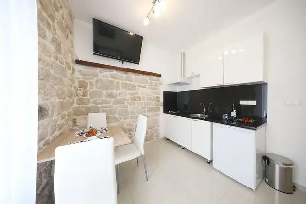 Studio Apartment Nina, City View