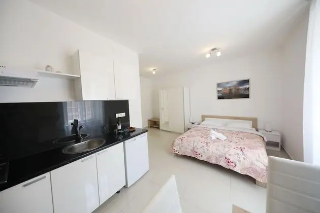 Studio Apartment Nina, City View