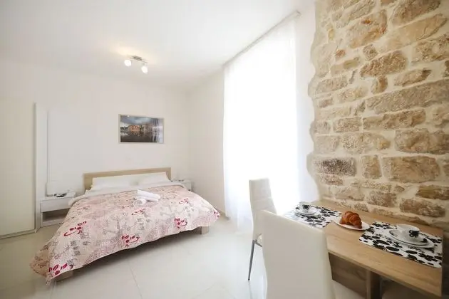 Studio Apartment Nina, City View